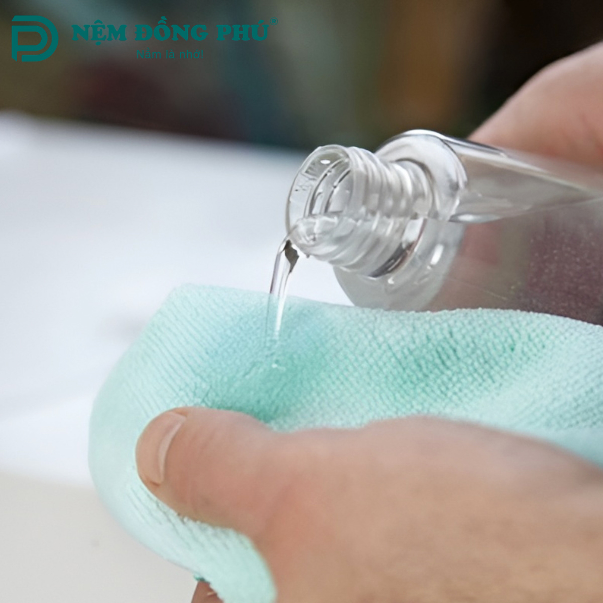 Nước lạnh là phương pháp làm sạch vết máu khô trên nệm đơn giản mà lại hiệu quả Nước lạnh là phương pháp làm sạch vết máu khô trên nệm đơn giản mà lại hiệu quả