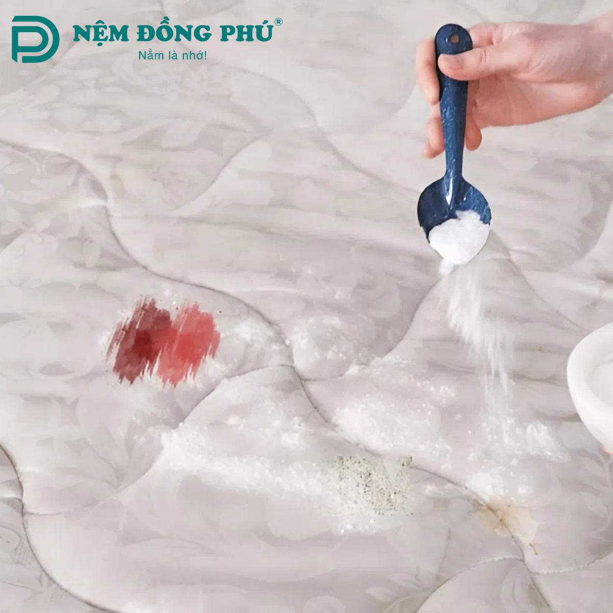 Bột baking soda là cách tẩy vết máu trên nệm hiệu quả cao Bột baking soda là cách tẩy vết máu trên nệm hiệu quả cao