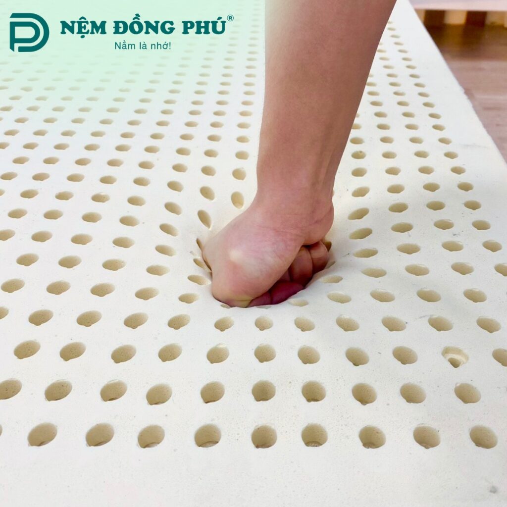 Độ đàn hồi là tiêu chí quan trọng khi chọn mua nệm cao su chất lượng