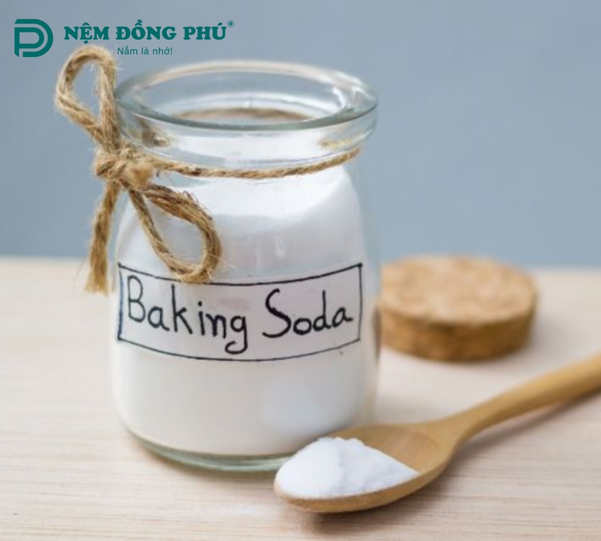 Baking Soda giúp loại bỏ mùi hiệu quả mà không gây hại đến bề mặt nệm
