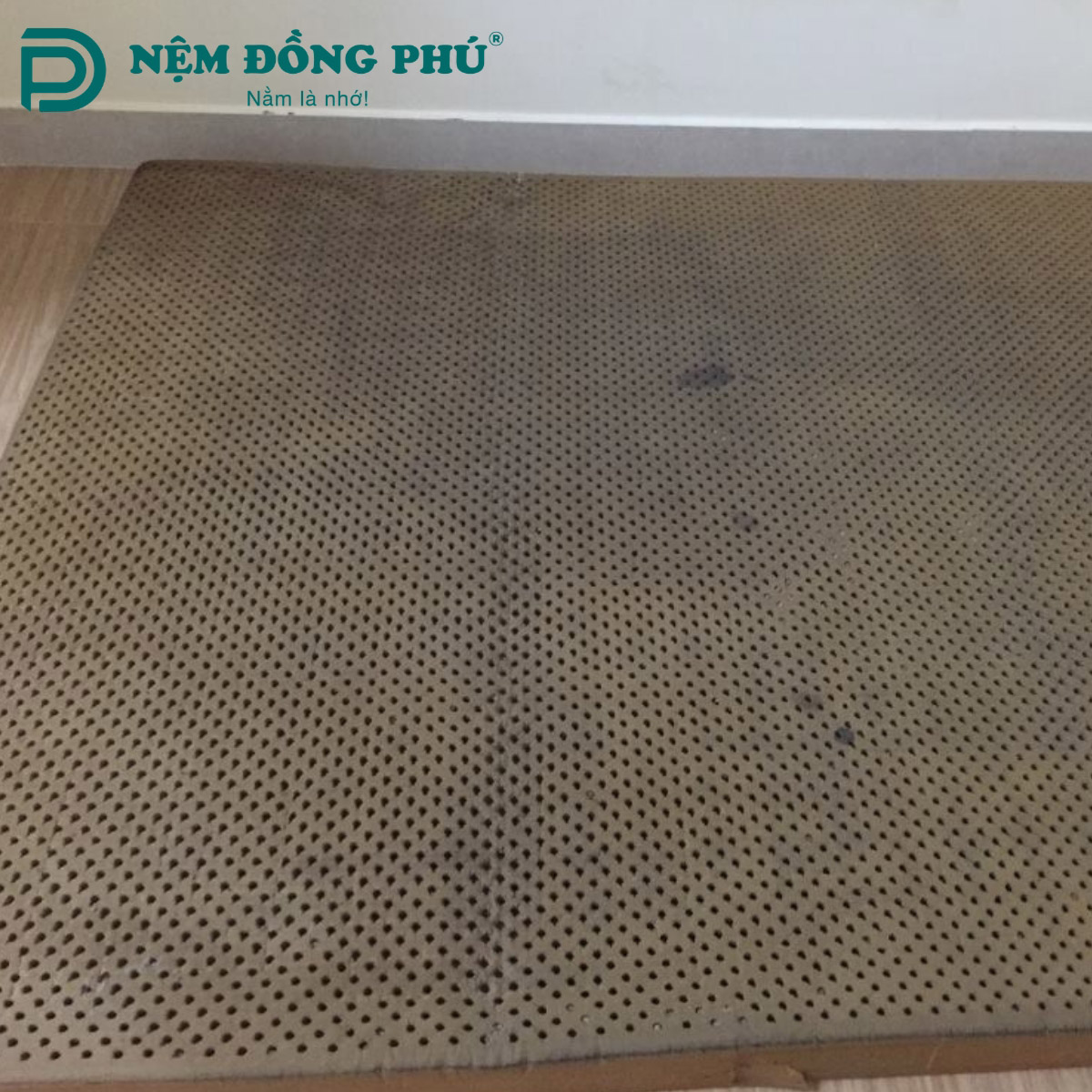 Các dấu hiệu cho biết cần vệ sinh nệm cao su