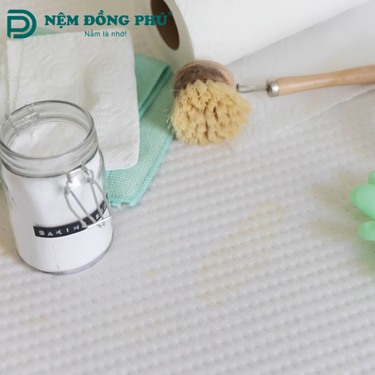 Cách khử mùi nôn trên nệm bằng baking soda