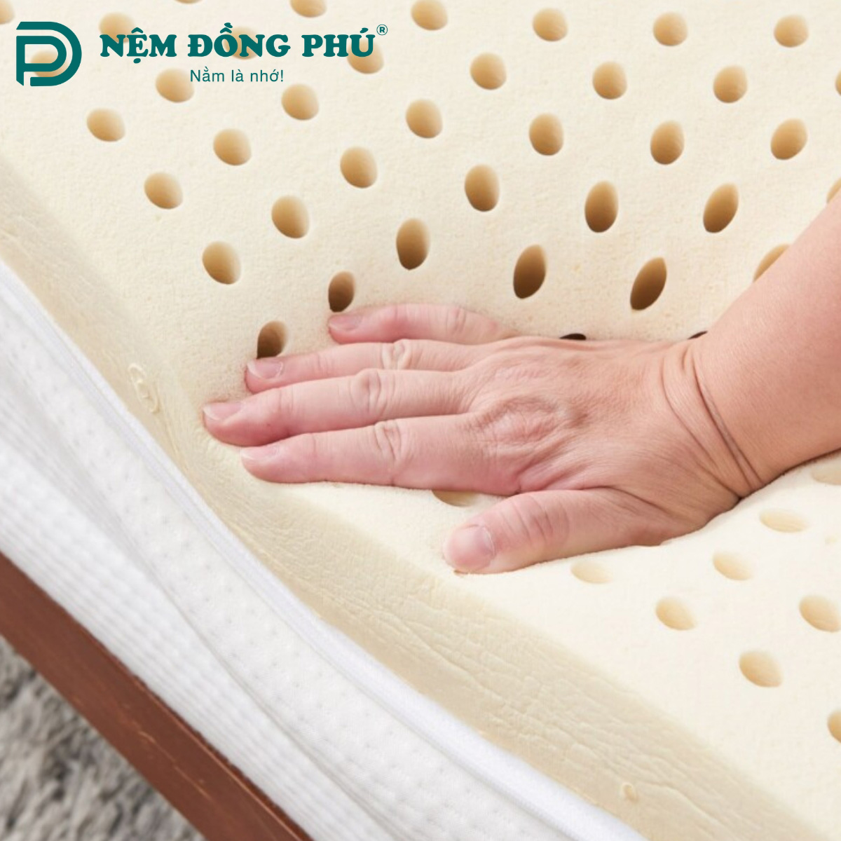 Kiểm tra mật độ của nệm cao su non sẽ hỗ trợ đáng kế khi chọn nệm