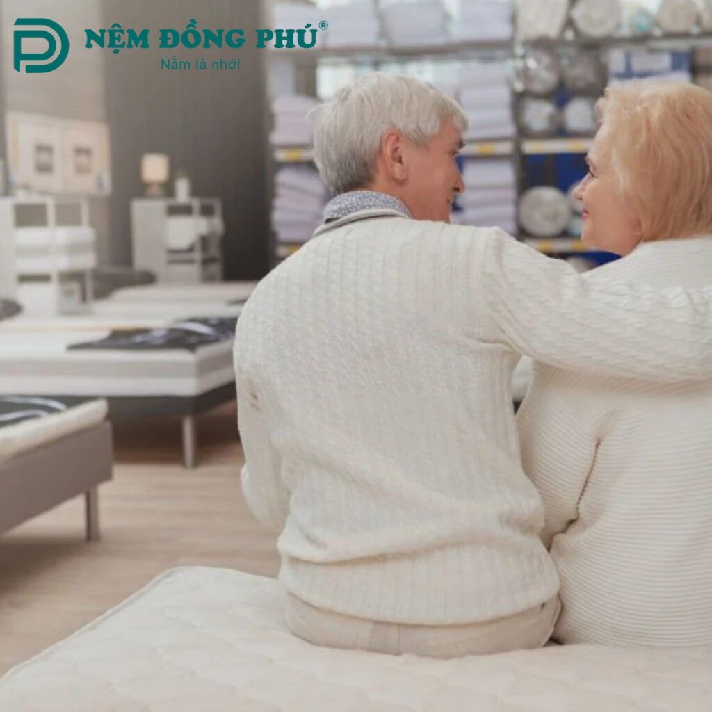 Vì sao nên chọn mua nệm mát cho người già?