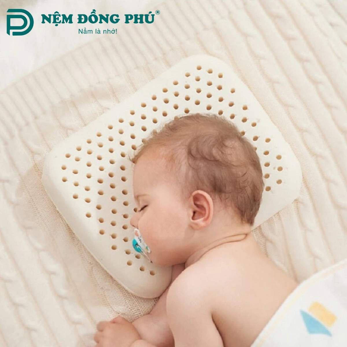 Trẻ sơ sinh nằm gối cao su non được không?